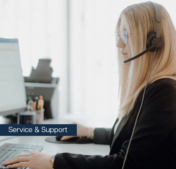 Bild Mitarbeiterin im Service und Support